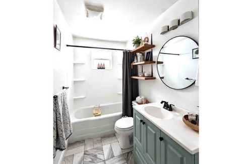 North Tonawanda House | Boho Chic House w/hot tub - 15 min from Niagara Falls!
