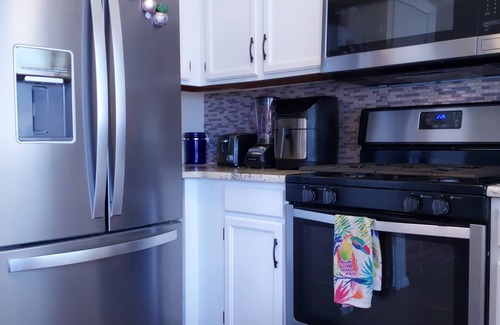 Walnut Grove House | Boho Comfort & Mountain View! Your pup wants u to bring em to the BEST dog park!
