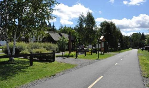 Mont-Tremblant Apartment | BOHO CONDO Downtown - Bike in&out - Shuttle - Park
