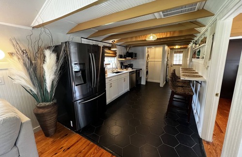 New Braunfels Cottage | Boho Cottage at the Guadalupe River - Recently Remodeled