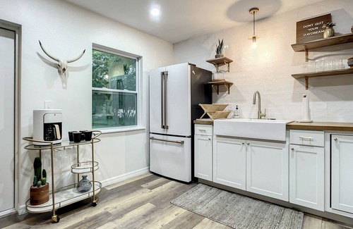 Orange City House | Boho Cottage by Blue Springs- 3 Bedrooms- 6 guests