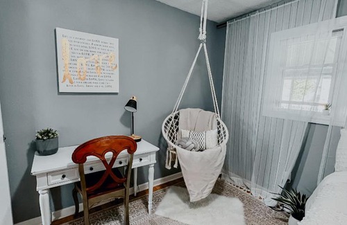 Eastwood House | Boho cozy home, quiet, free parking (private room unless specified)