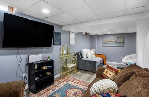 Eastwood House | Boho cozy home, quiet, free parking (private room unless specified)