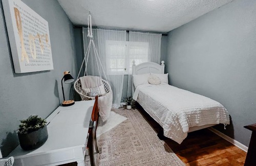 Eastwood House | Boho cozy home, quiet, free parking (private room unless specified)