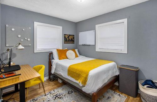 Eastwood House | Boho cozy home, quiet, free parking (private room unless specified)
