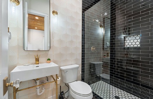 Brentwood House | Boho Escape – Chic Retreat in North Austin for 6! Just 15 Min to Downtown