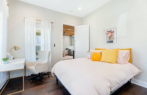 Brentwood House | Boho Escape – Chic Retreat in North Austin for 6! Just 15 Min to Downtown