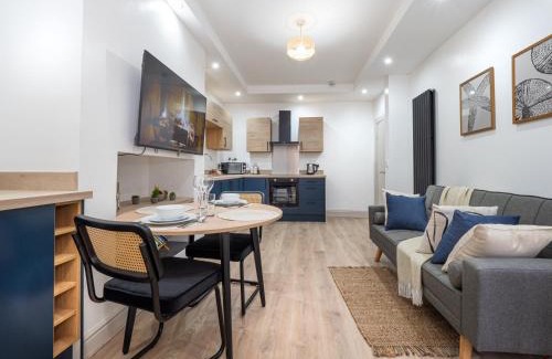 New Brighton Apartment | Boho Flat New Brighton, free WiFi and parking