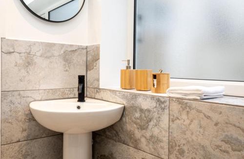 New Brighton Apartment | Boho Flat New Brighton, free WiFi and parking