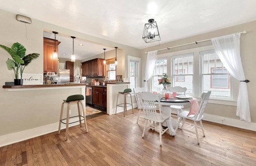 Wichita House | BOHO Funky Bunk with Game room and Hot Tub