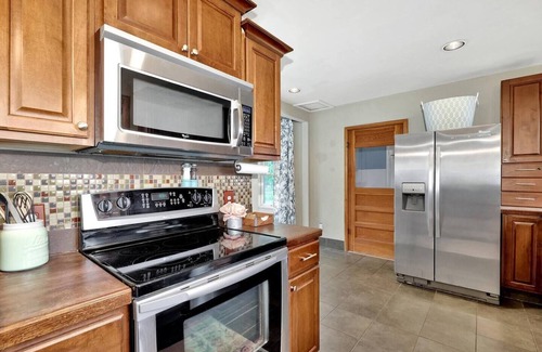 Wichita House | BOHO Funky Bunk with Game room and Hot Tub