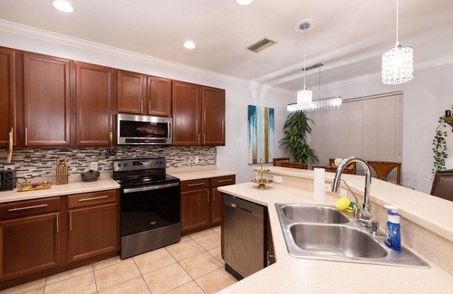 Westminister House | Boho Gator Lux 2 Ft. Myers