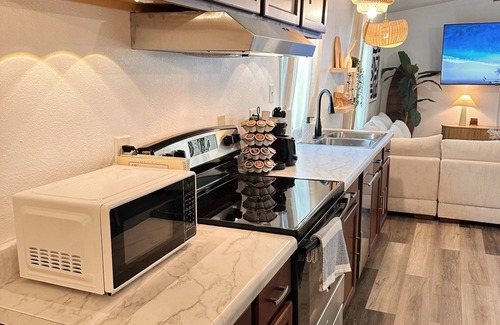 Ensley House | Boho Haven w/Hot Tub in Central Pensacola