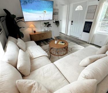 Ensley House | Boho Haven with Hot Tub in Central Pensacola