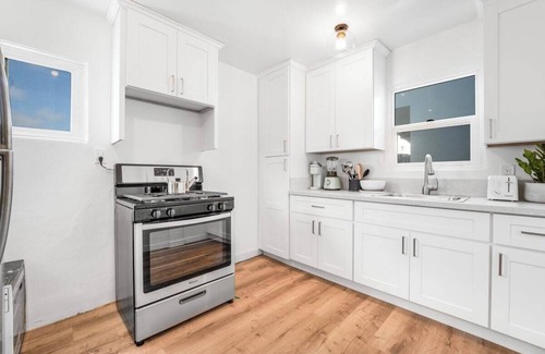 Ocean Beach House | Boho Home in Ocean Beach- Sleeps 4- Walk 2 Beach