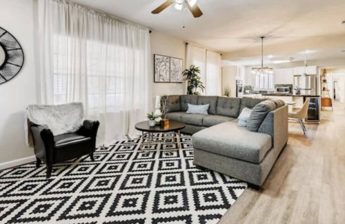 Oak Cliff House | BOHO Living -Bishop Arts District Mins to Downtown