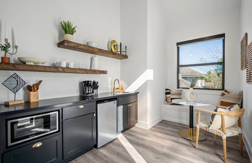 Greater East End Apartment | Boho Lodge Studio @ East Downtown
