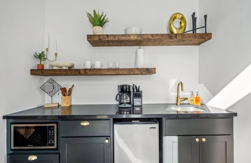 Greater East End Apartment | Boho Lodge Studio @ East Downtown