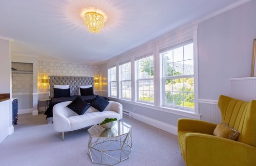 Northwood Hotel | Boho Manor Resort - Studio D