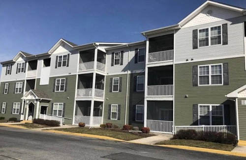Rehoboth Beach Condo | Boho Rehoboth condo-2bd/3.6mi to Beebe/.5mi outlets/walk to coffee!