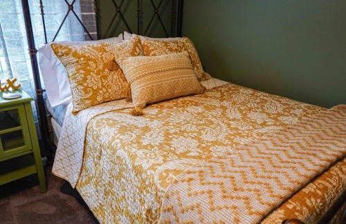 Rehoboth Beach Apartment | Boho Rehoboth condo-2bd/3.7mi beach/.5mi outlets