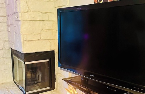 Palm Valley House | Boho-Style 2 Bed 2 Bath - 5 Mins From The Beach - Fenced In Yard - Pet Friendly