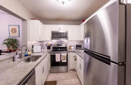 Palm Valley House | Boho-Style 2 Bed 2 Bath - 5 Mins From The Beach - Fenced In Yard - Pet Friendly