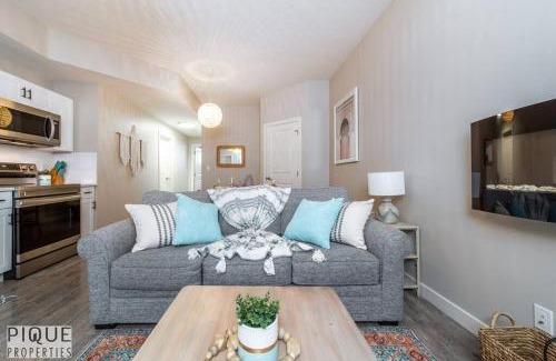North Central Edmonton House | Boho Suite - Long Stays - King Bed - Fireplace & WiFi