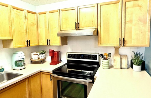 East Kootenay Condo | Boho theme, Ground floor patio with green space and creek view. 2 min to gondola