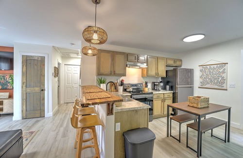 East Lake House | Boho West Villa New 3BR Hot Tub Fire Pit Games 10 Min to Downtown