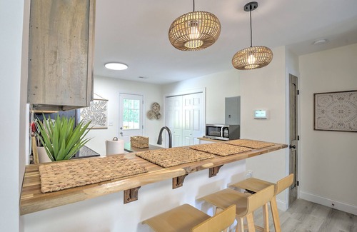 East Lake House | Boho West Villa New 3BR Hot Tub Fire Pit Games 10 Min to Downtown
