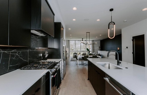 Nashville Apartment | Bold & Modern | Walk the Line in Music City