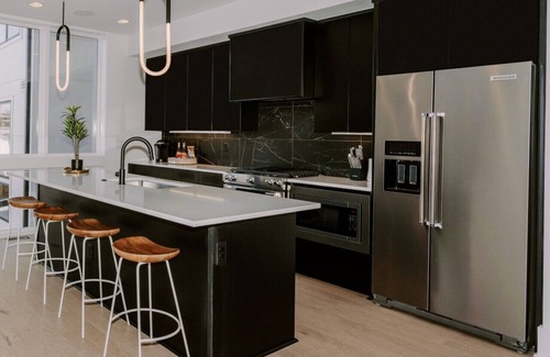 Nashville Apartment | Bold & Modern | Walk the Line in Music City