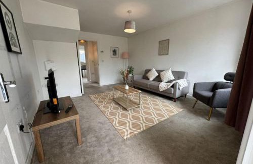 Swindon House | Bolehyde House, Sleeps 6, 3 Bedrooms, North Swindon location, Parking