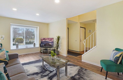 Fox Valley House | Bolingbrook FHS Rental - Woodview Ct