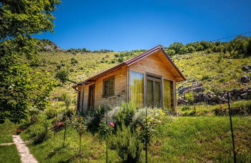 Karuc House | Boljesestre Lake retreat