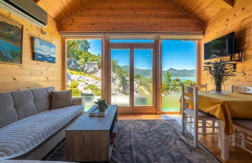 Karuc House | Boljesestre Lake retreat