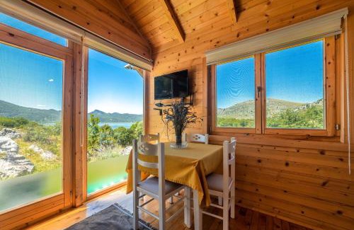 Karuc House | Boljesestre Lake retreat