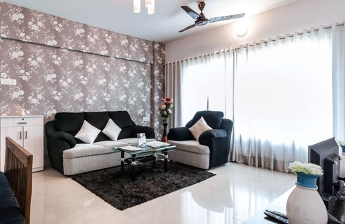 Kandivali East House | Bollywood-Inspired 3BHK with Kitchen in Kandivali