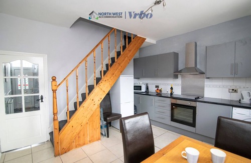 Bolton House | Bolton 2 Bedroom House | Free Parking & WiFi | Ideal for Long Stays