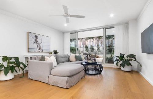 Newcastle Apartment | Bolton - Spacious Apartment with a Beautiful Courtyard