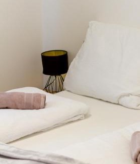 Siofok Apartment | Bolyai Apartment 3BR AC PARKING GRF