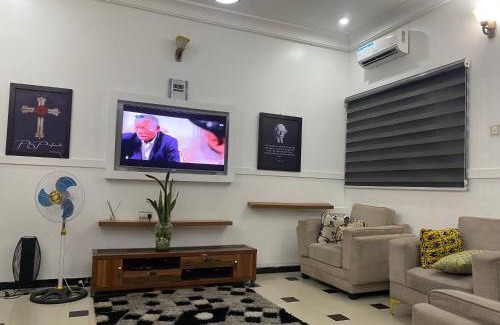 Igwuruta Hotel | Bom's Apartment Ltd