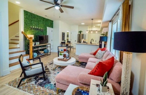 Graysville House | 𝔹𝕆𝕄𝔹𝕆𝕄 Entire townhome near MALL