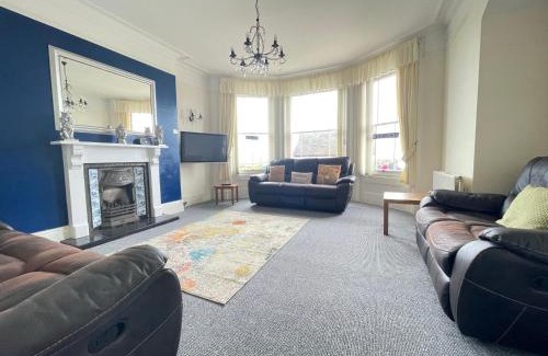 Lowestoft House | Bon-Ami