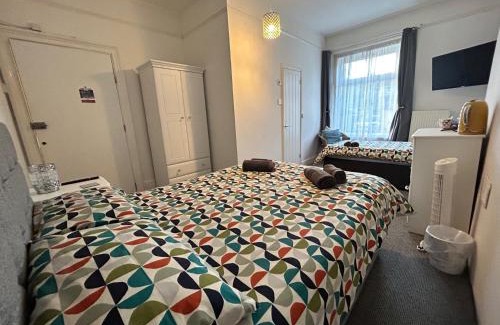 Lowestoft House | Bon-Ami