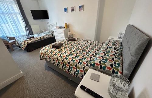Lowestoft House | Bon-Ami