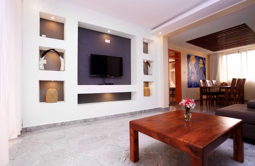 Kireka Apartment | Bon Bini Residence - Deluxe - 3 Bedroom Apartment - Pool Viewn