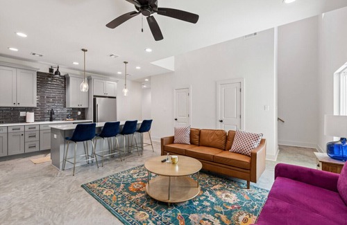 Lafayette House | Bon Temps House*2 KING Beds*Sleeps 6*Book Now!