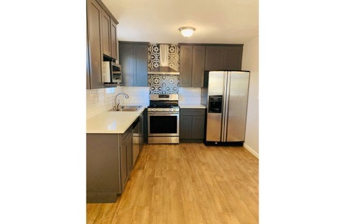 Oakland House | Bon Voyage Home. Great For Getting Around Town!